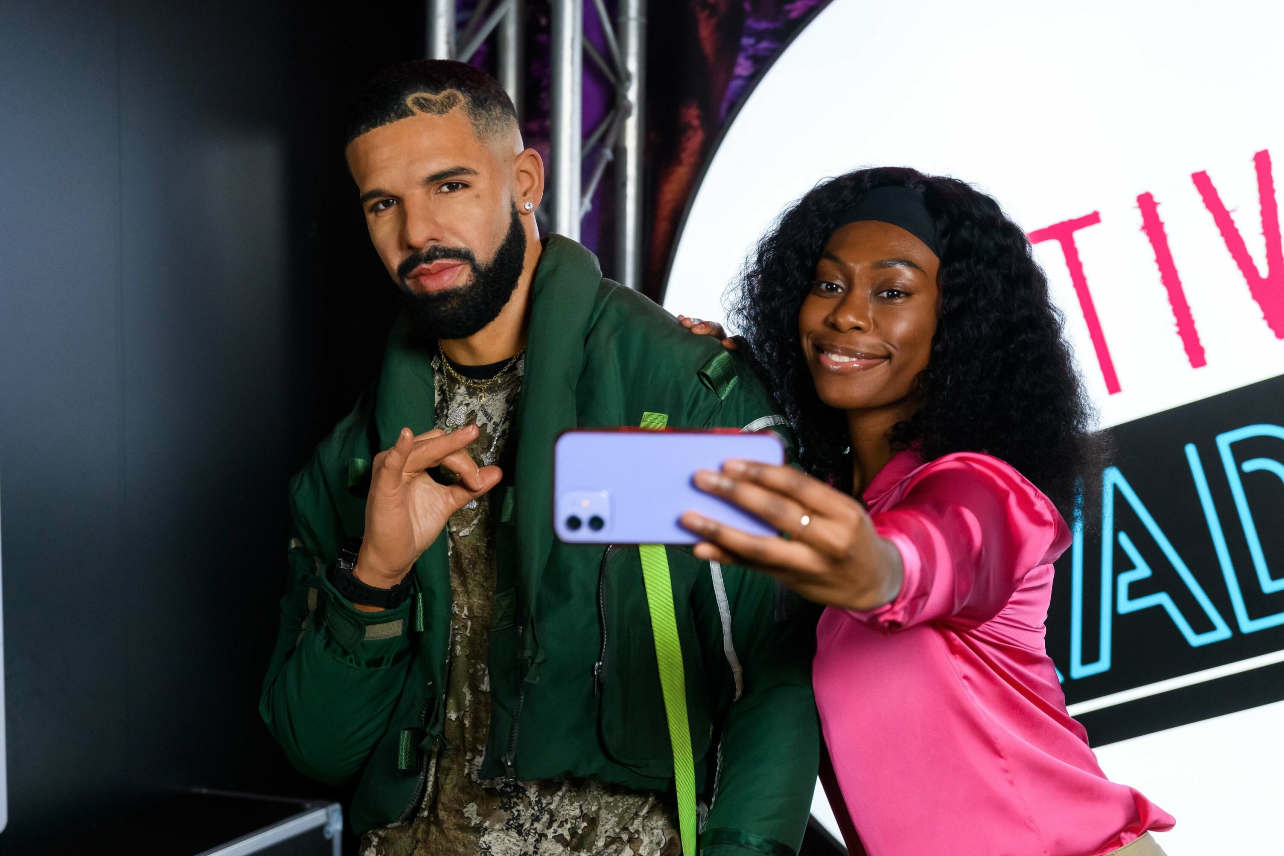 a-drake-waxwork-has-been-unveiled-at-madame-tussaud’s