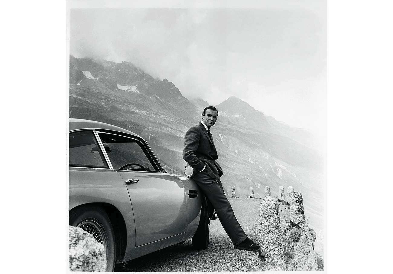 there’s-a-new-exhibition-of-behind-the-scenes-james-bond-photos
