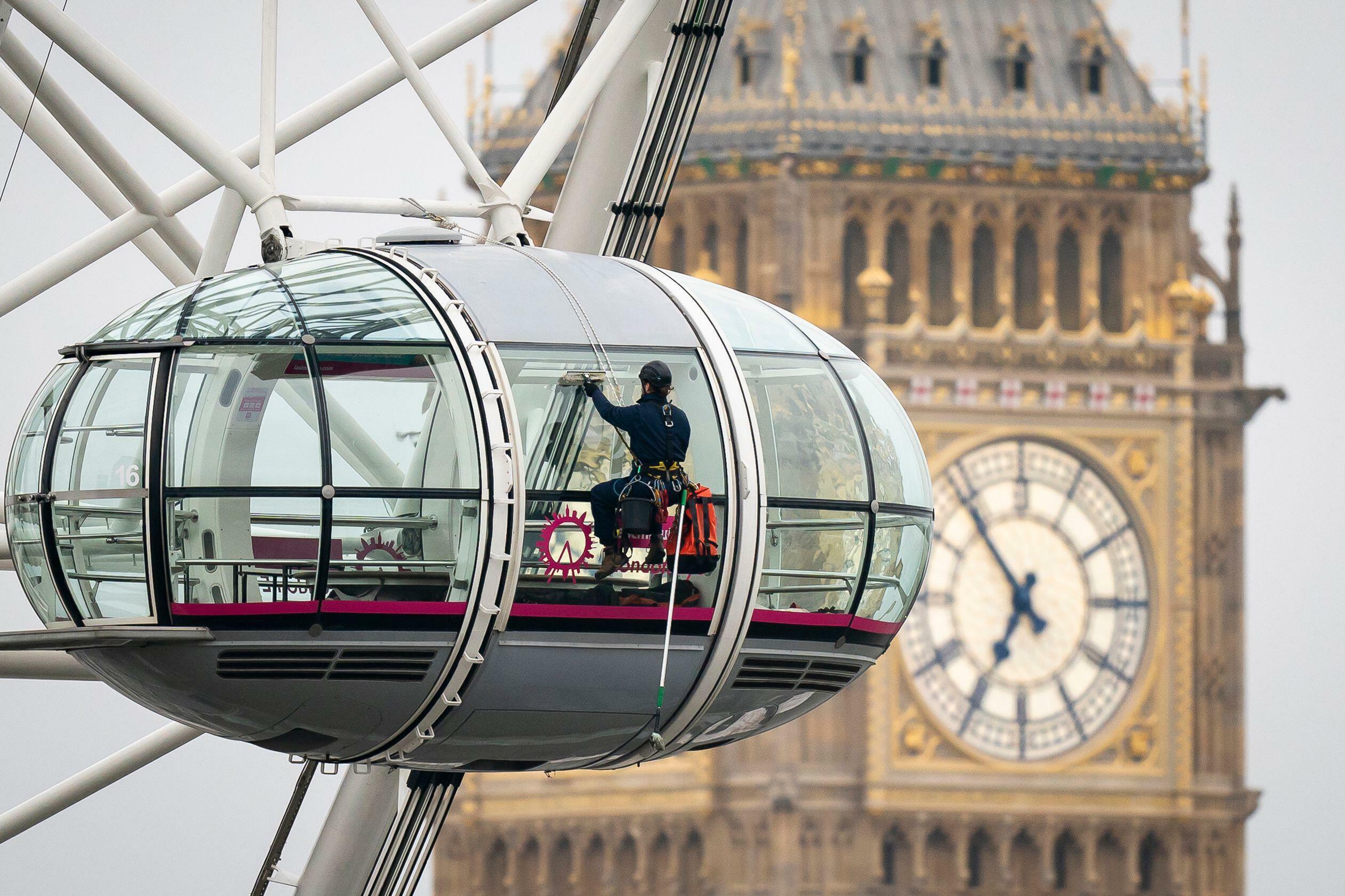 the-london-eye’s-pods-got-cleaned-and-everyone’s-making-the-same-comment