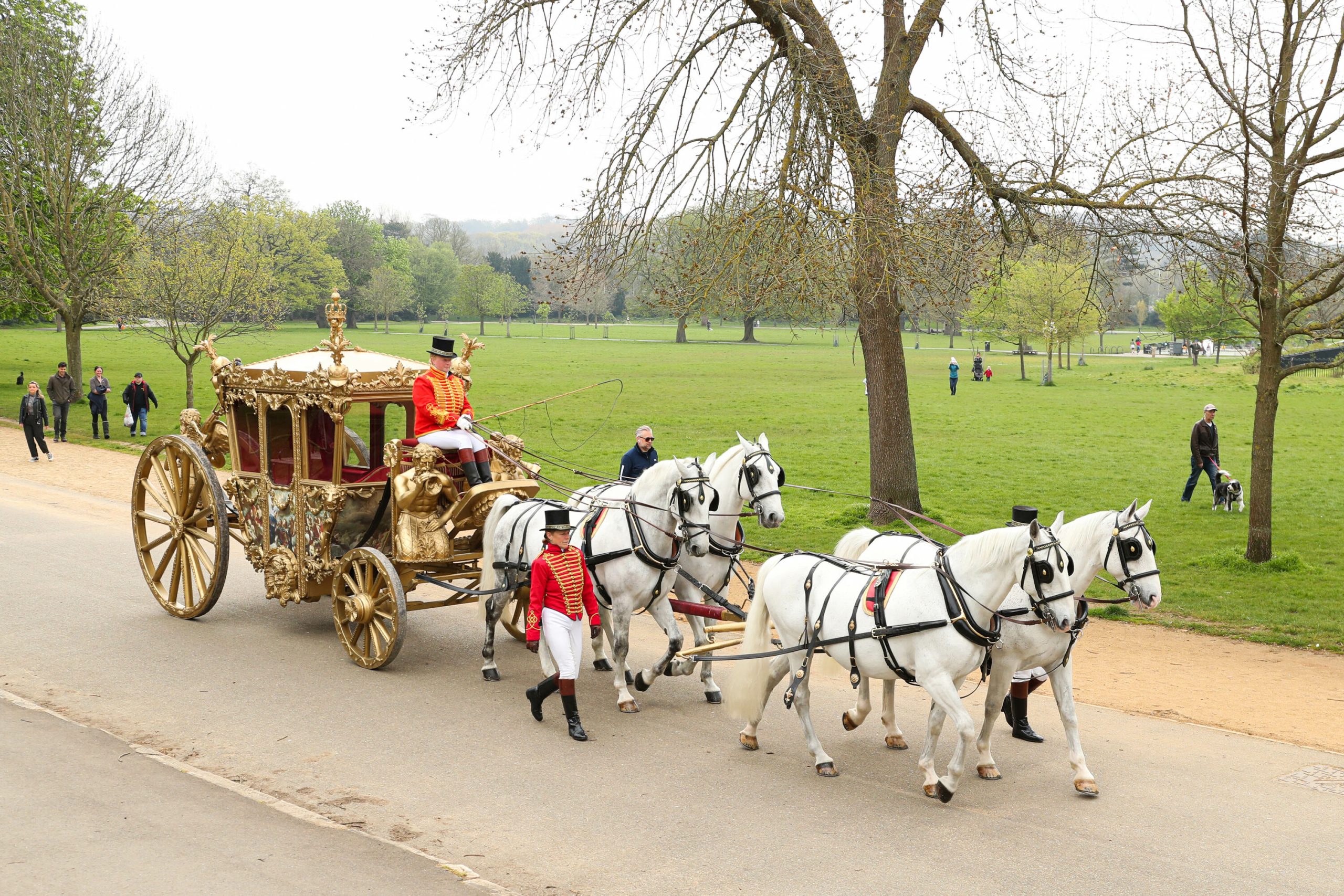 you-can-rent-an-actual-uber-horse-drawn-carriage-for-the-coronation