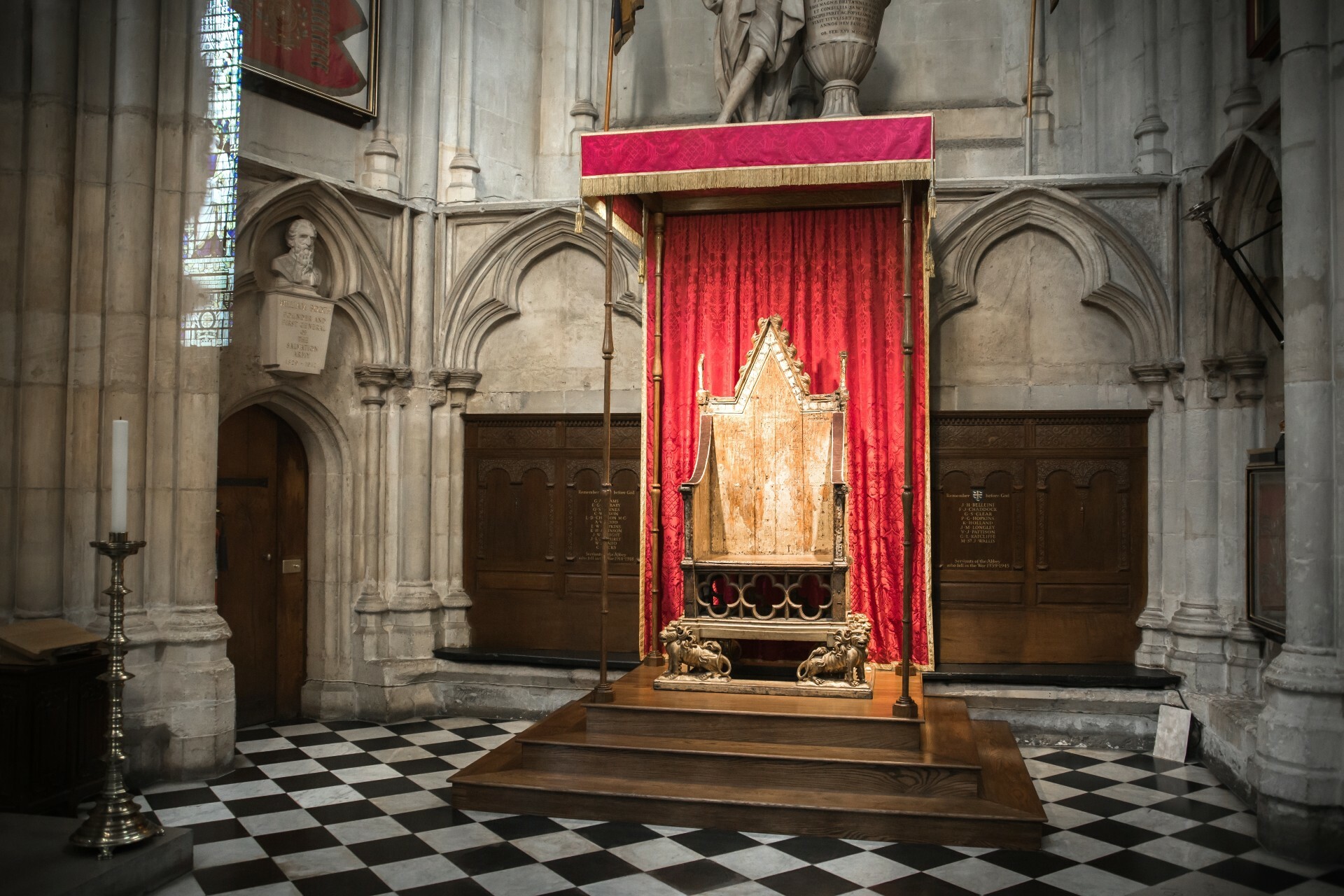 you-can-visit-the-ultra-ancient-coronation-chair-at-westminster-abbey