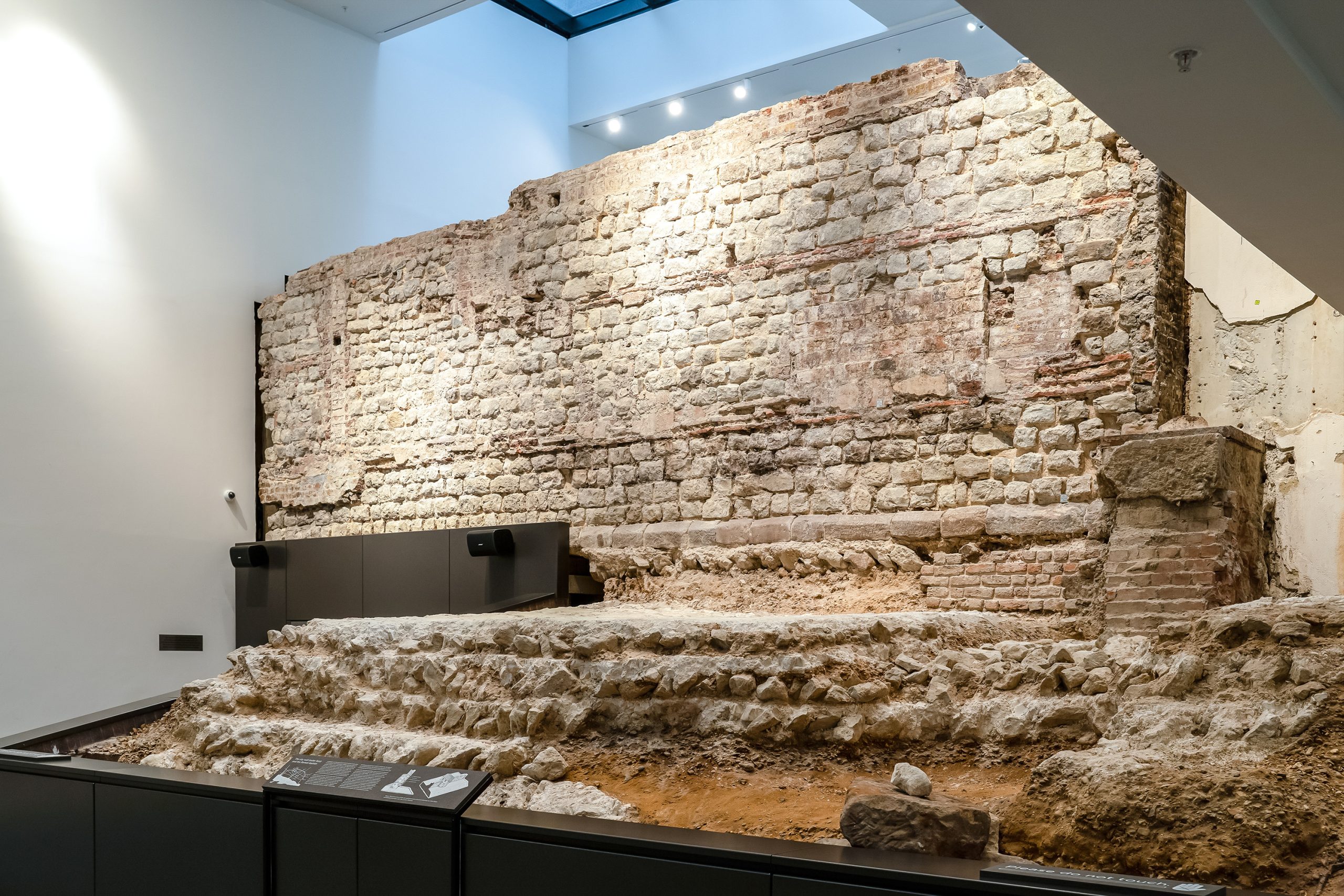 a-huge,-1800-year-old-part-of-london-wall-is-now-open-to-the-public