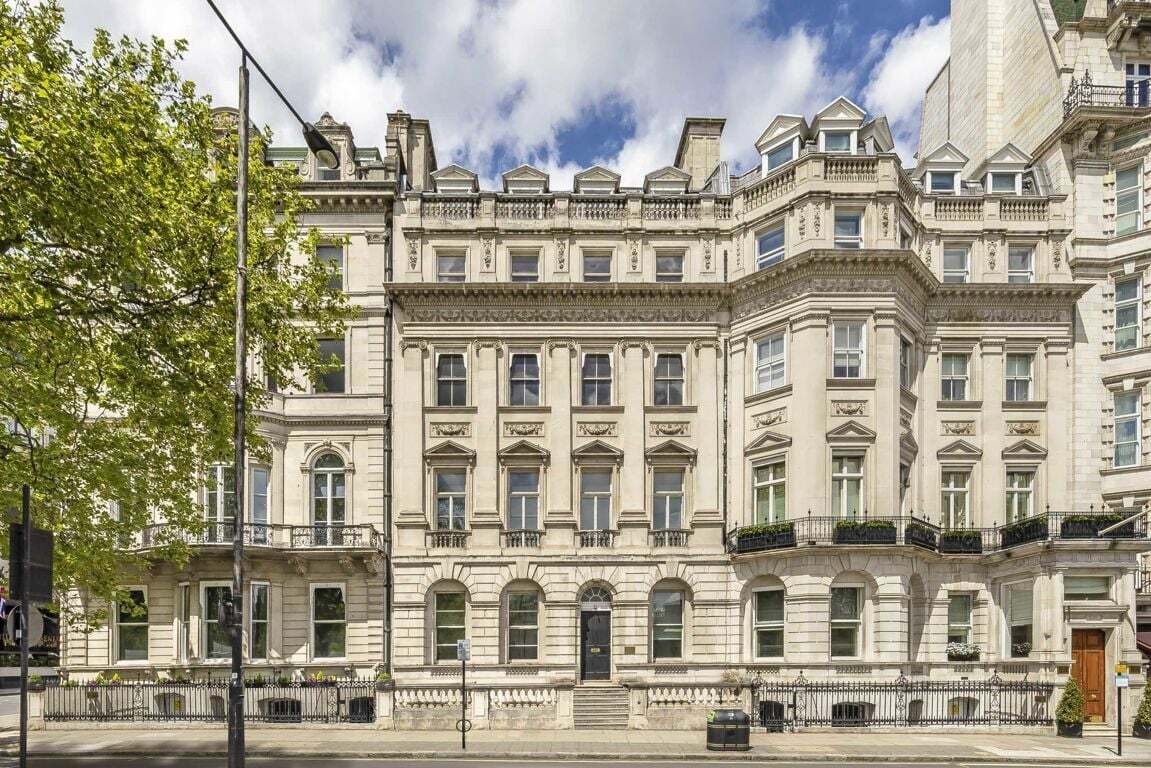 lord-byron’s-dazzling-piccadilly-mansion-is-now-on-the-market