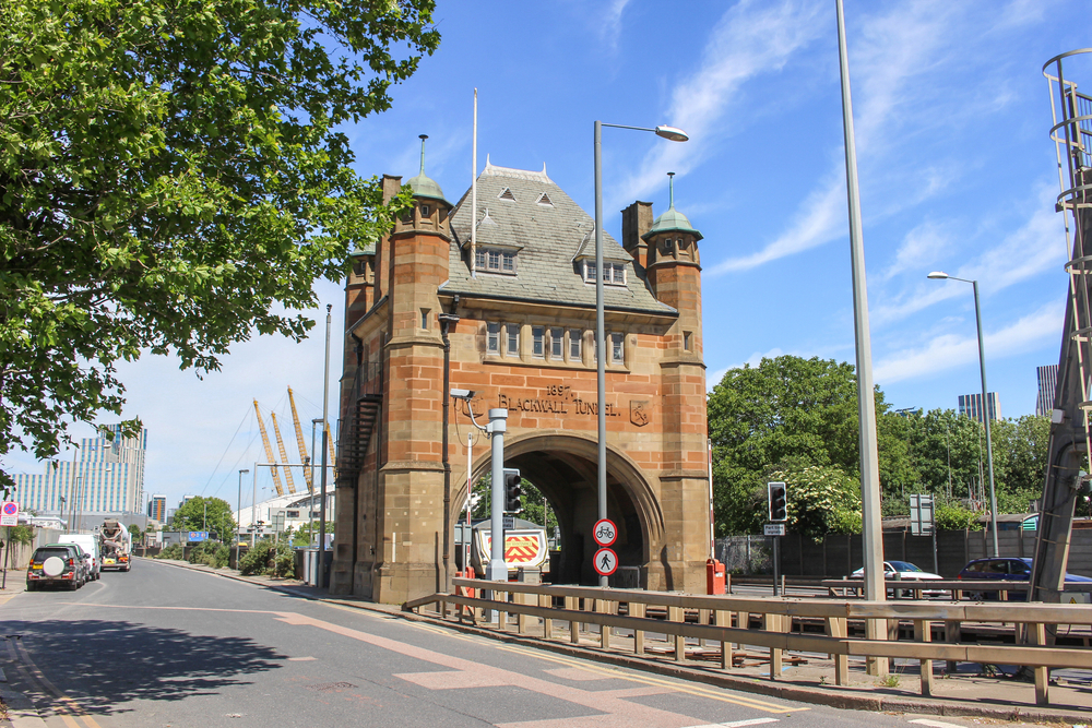 the-blackwall-and-silvertown-tunnel-charges-start-next-week:-prices,-exemptions-and-how-to-pay