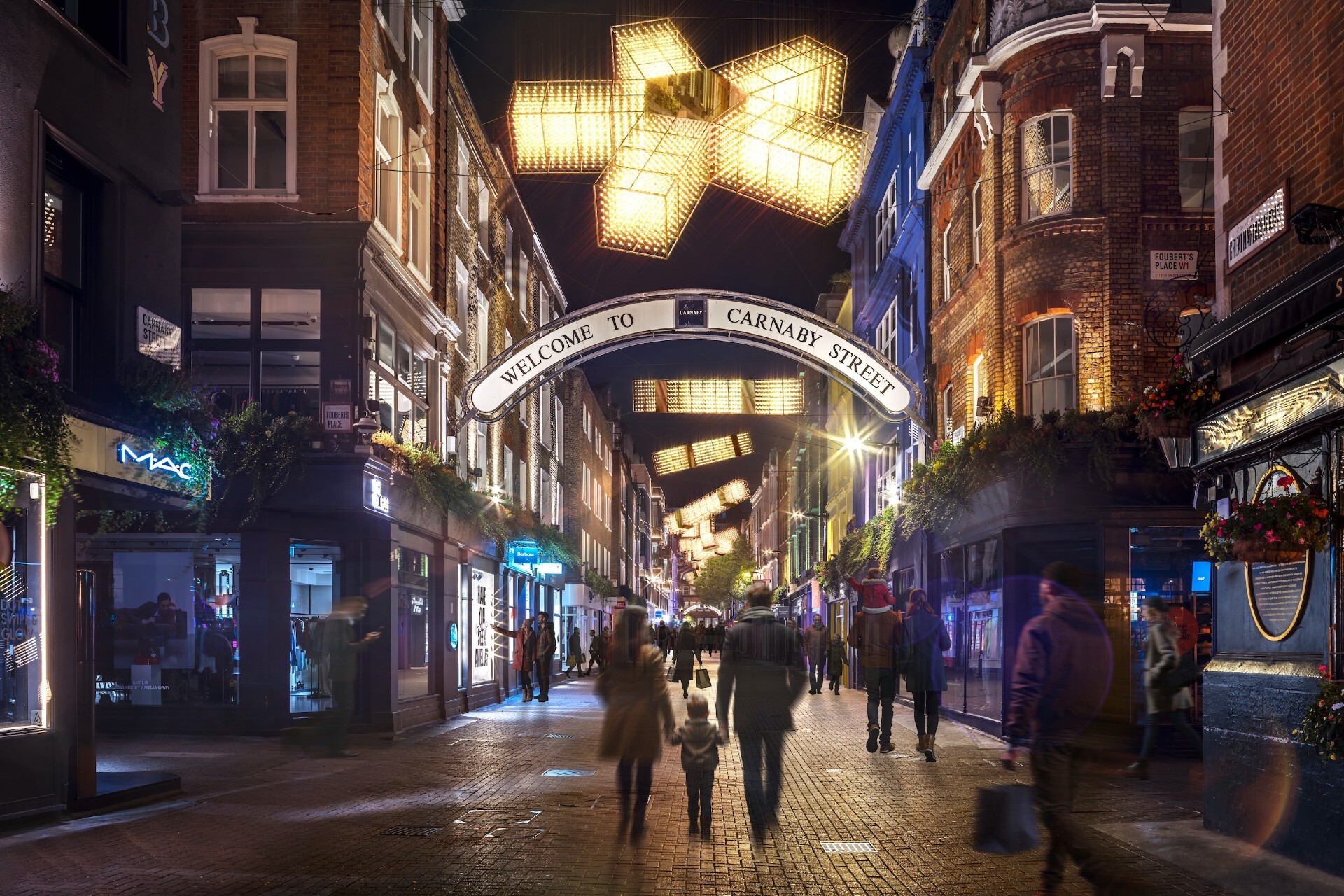 here’s-the-exact-date-carnaby-street’s-christmas-lights-will-be-turned-on-for-2025