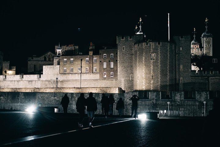 the-ghoulish-gallows-trail-that-is-the-best-halloween-walking-tour-in-london-for-2025