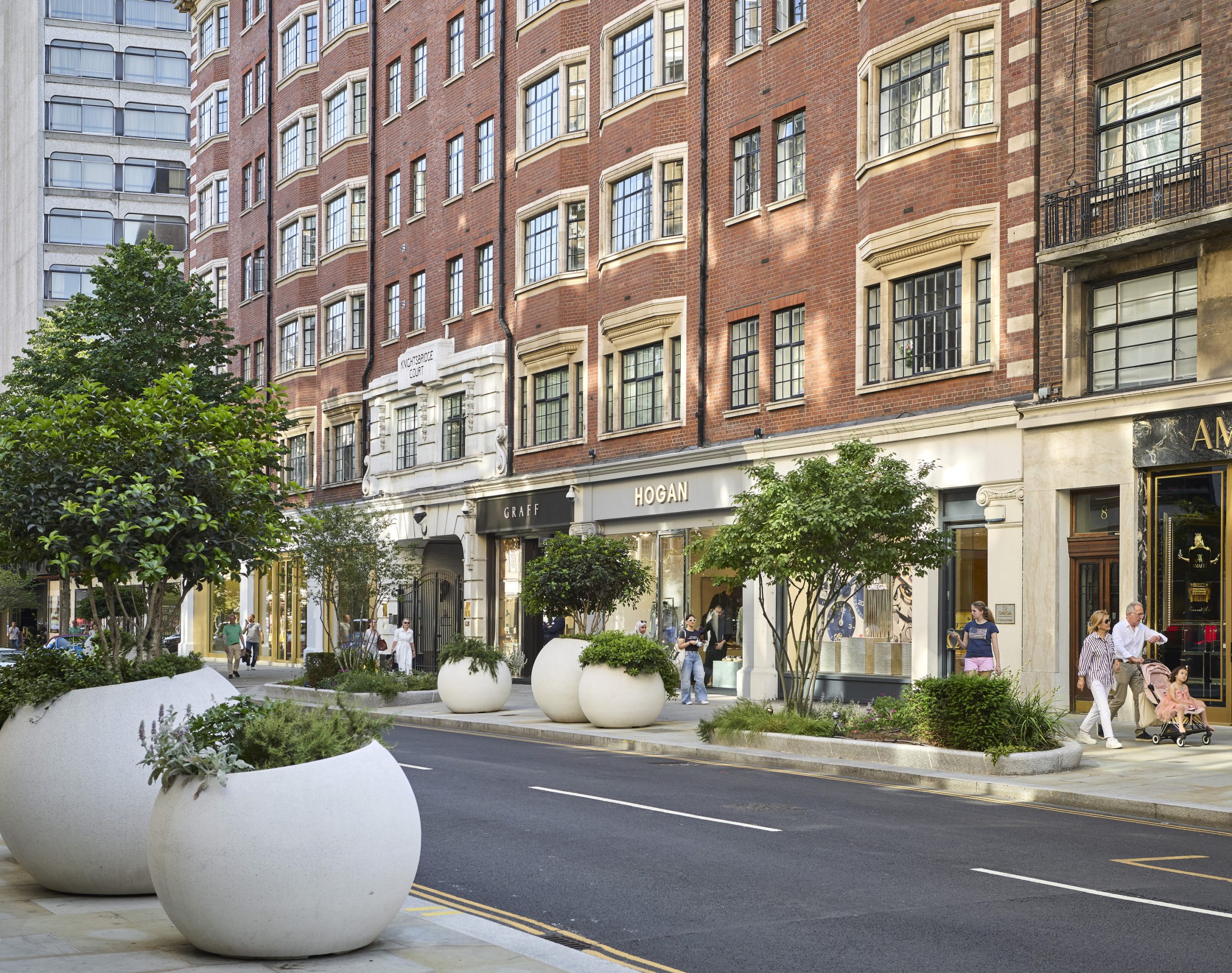 one-of-london’s-most-luxurious-shopping-streets-has-had-a-leafy-makeover-with-100-new-trees