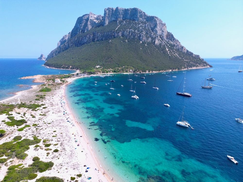 british-airways-is-launching-a-new-route-from-london-to-a-picture-perfect-italian-beach-destination-this-summer