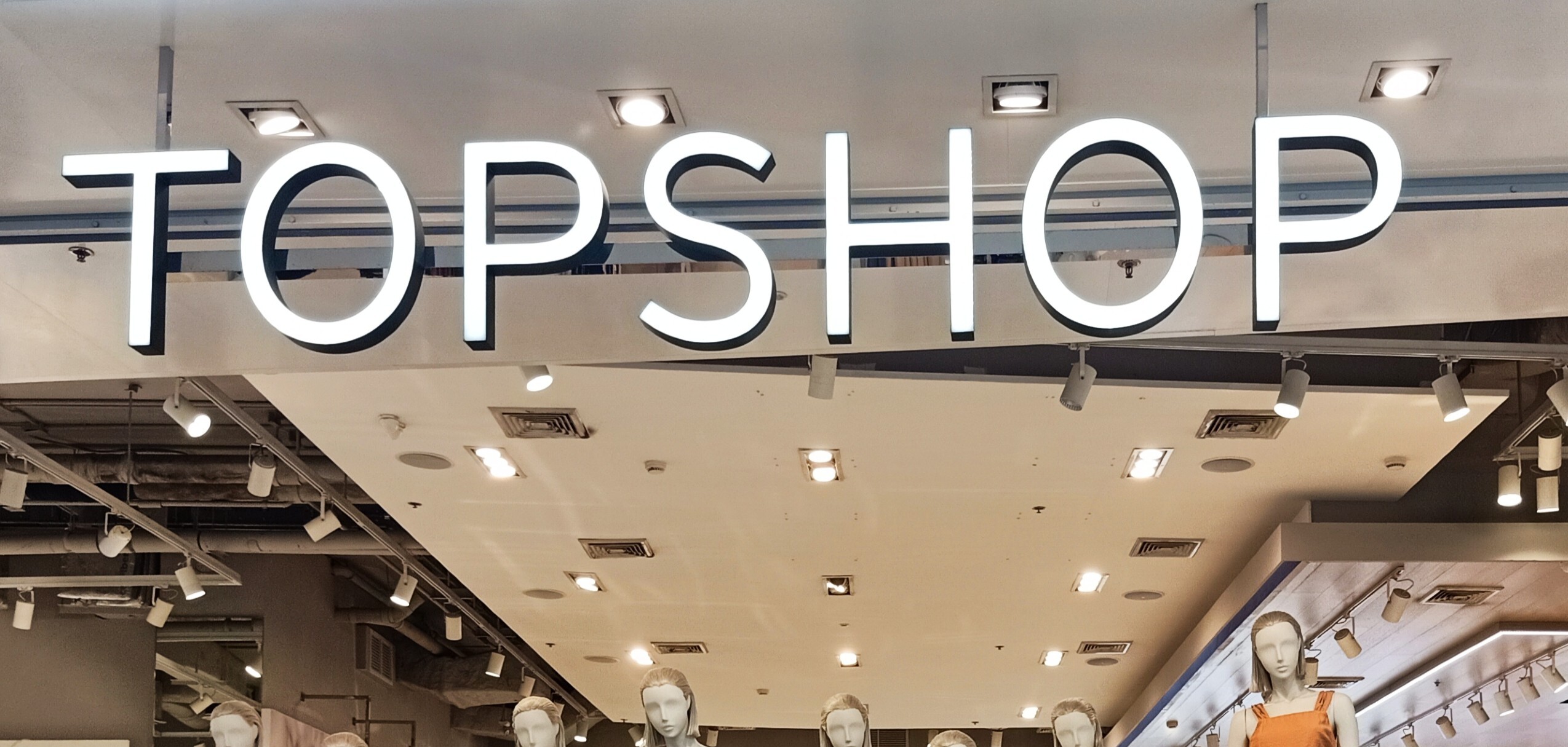 topshop-has-returned-to-7-london-stores-–-here’s-the-full-list-of-locations-that-are-stocking-the-iconic-retailer