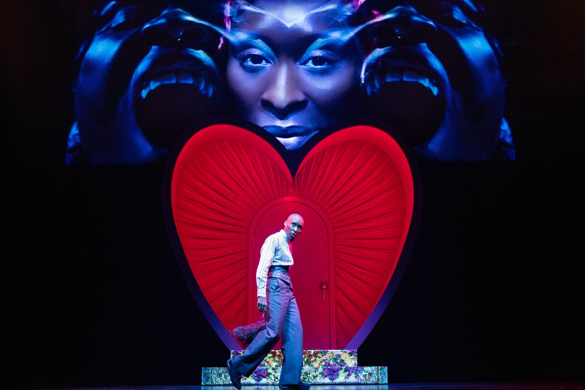 review:-‘dracula’-starring-cynthia-erivo-at-london’s-noel-coward-theatre