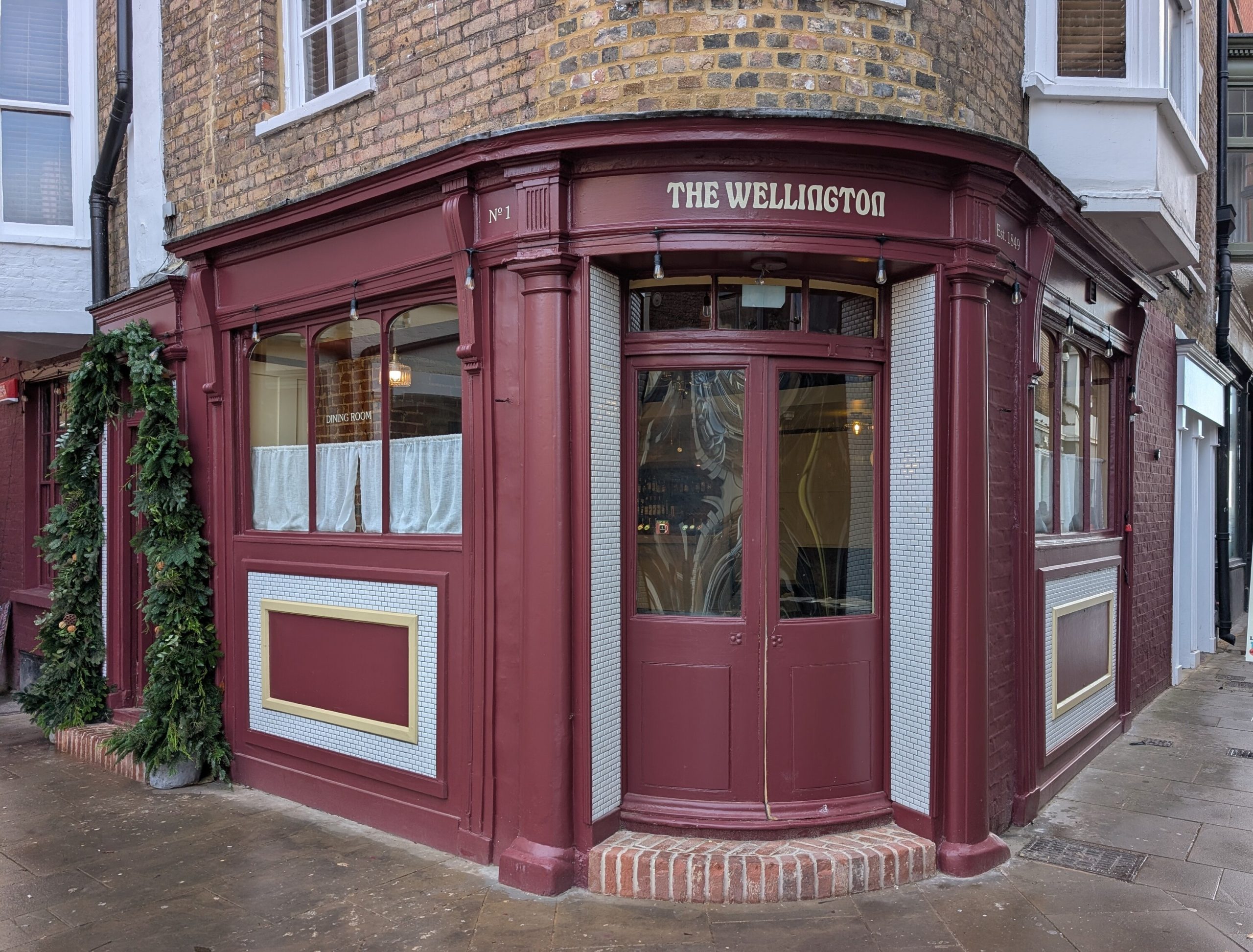 the-4-best-gastropubs-near-london-for-a-foodie-day-trip