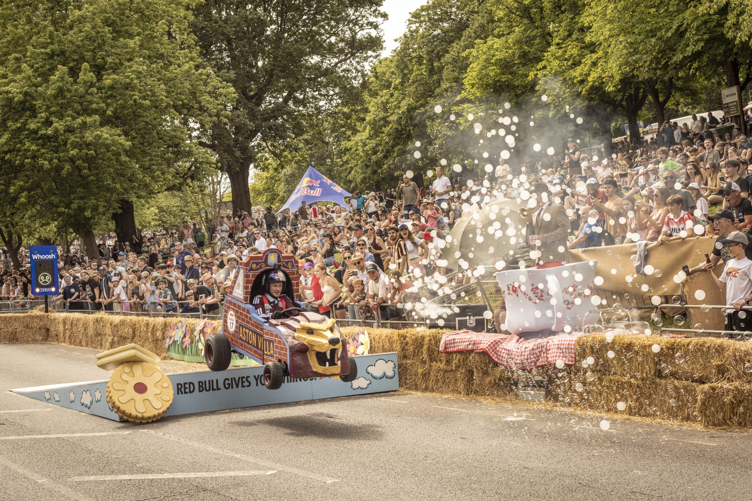 in-pictures:-the-maddest-teams-at-the-london-red-bull-soapbox-race-2026