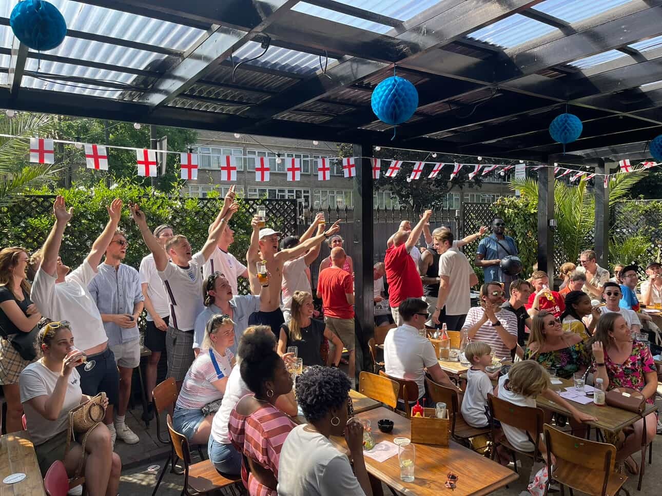 the-best-walk-in-london-venues-showing-england-vs-argentina-in-the-world-cup-semi-final-tonight