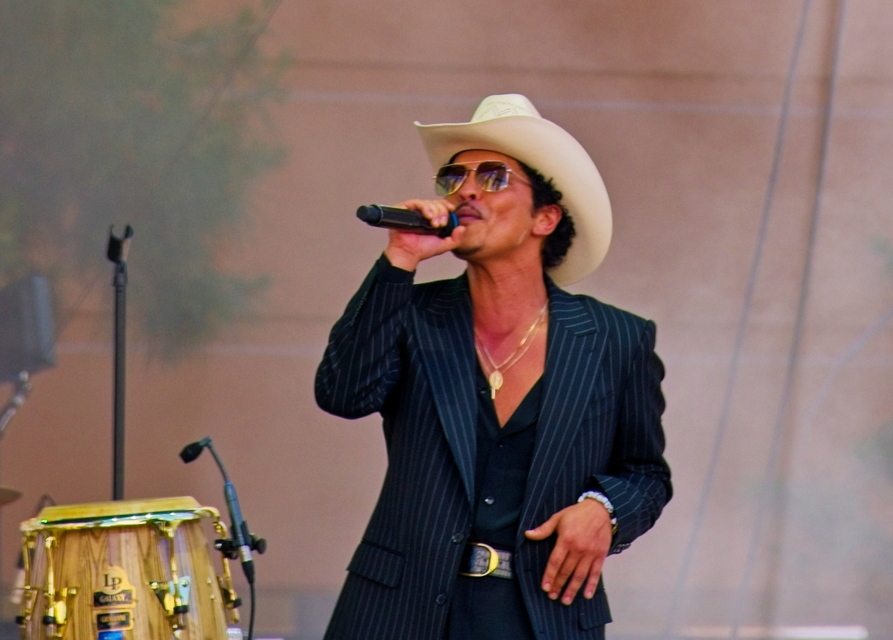 bruno-mars-at-london-wembley-stadium-2026:-stage-times,-last-minute-tickets-and-ultimate-guide